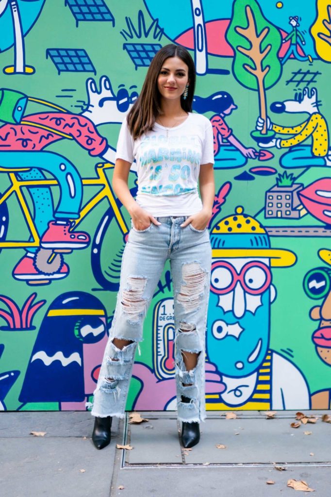 Victoria Justice in a Blue Ripped Jeans