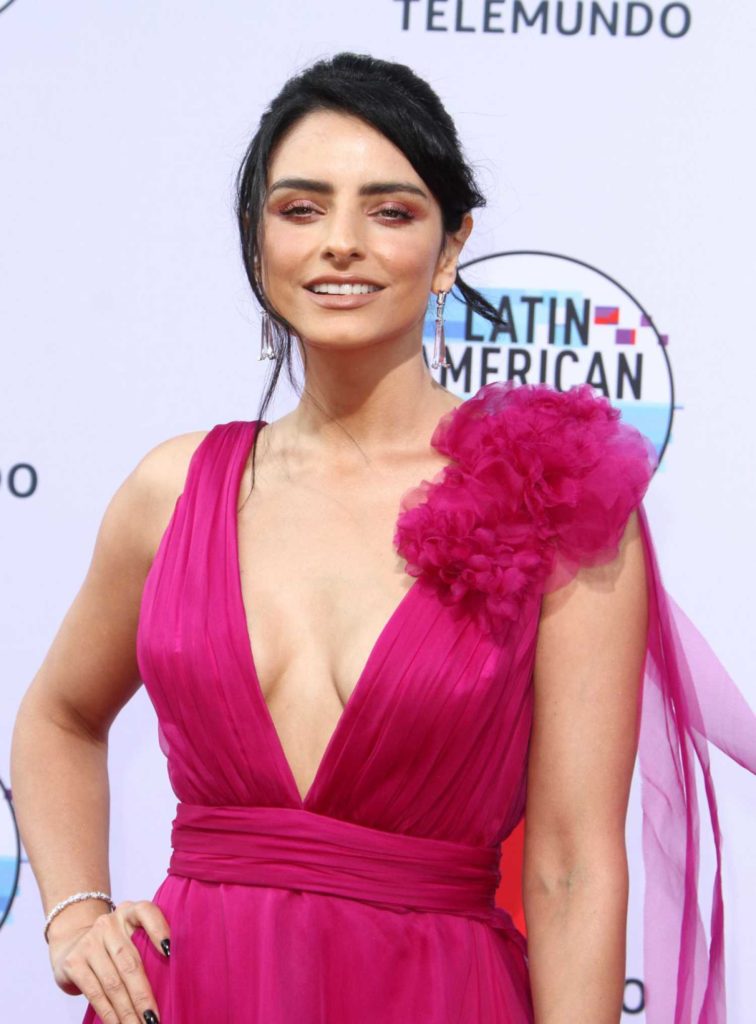 Aislinn Derbez