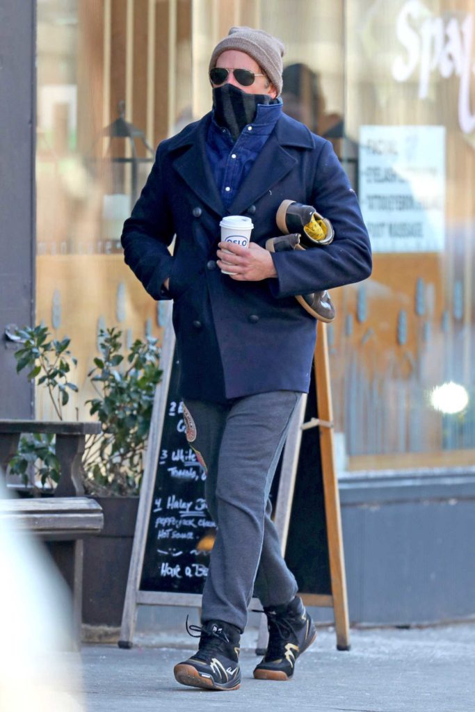 Bradley Cooper in a Gray Sweatpants