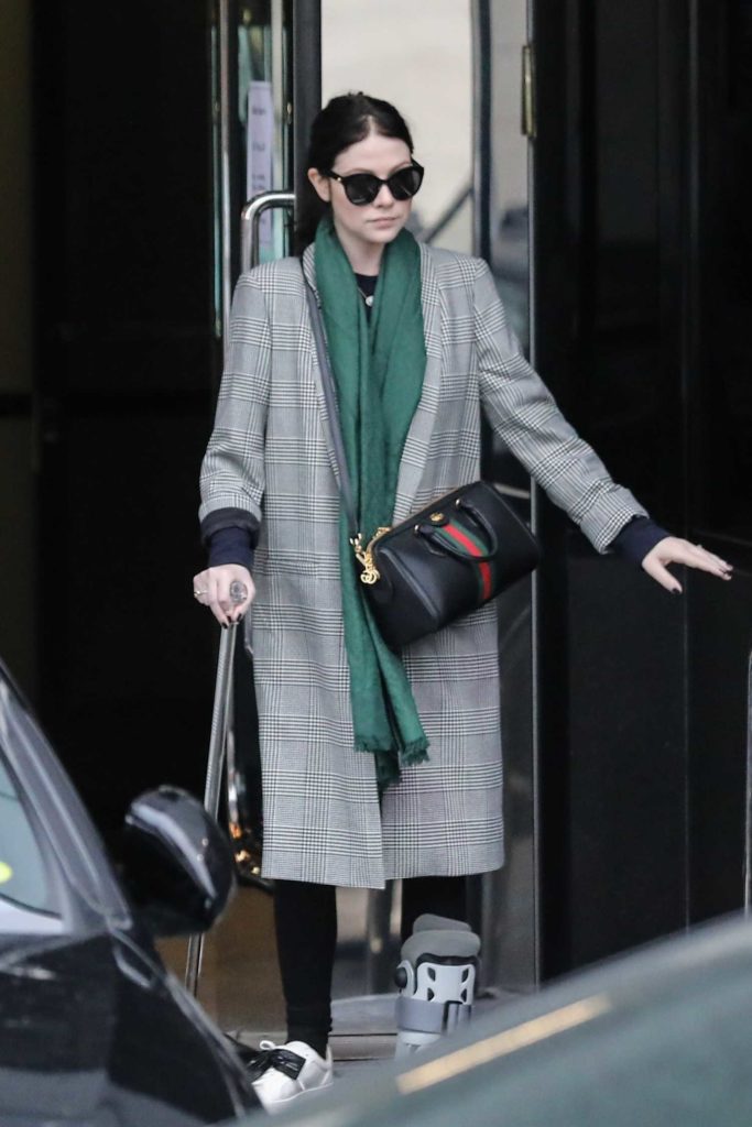 Michelle Trachtenberg in a Gray Checked Trench Coat