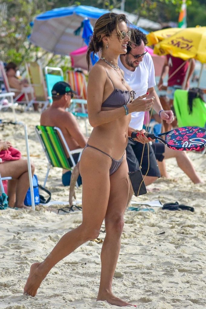 Alessandra Ambrosio in Bikini