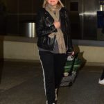 Elisabeth Moss in a Black Cap Arrives at LAX Airport in Los Angeles