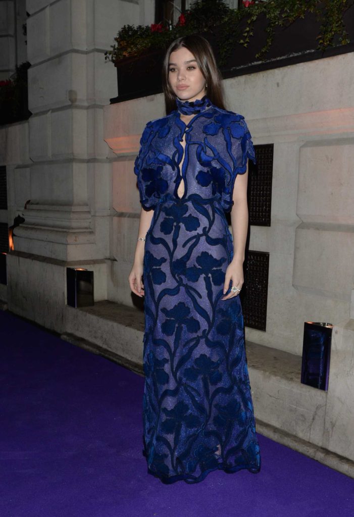 Hailee Steinfeld in a Blue Dress