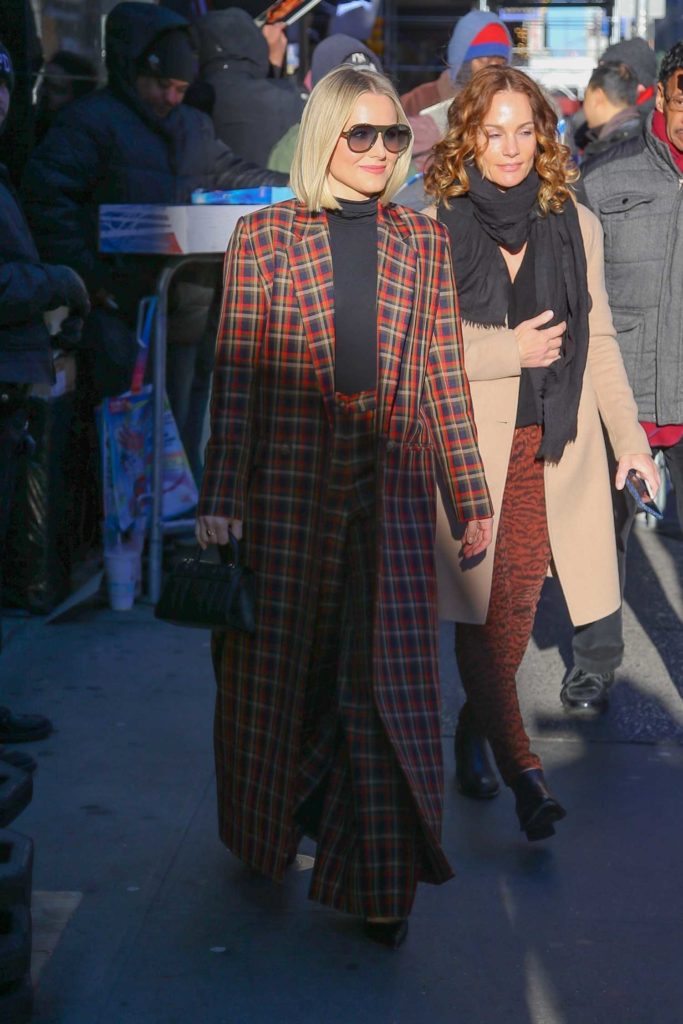 Kristen Bell in a Plaid Trench Coat
