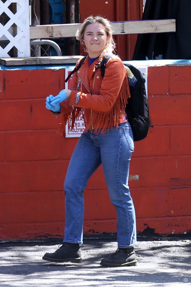 Florence Pugh in a Blue Medical Gloves Was Seen Out with Zach Braff in