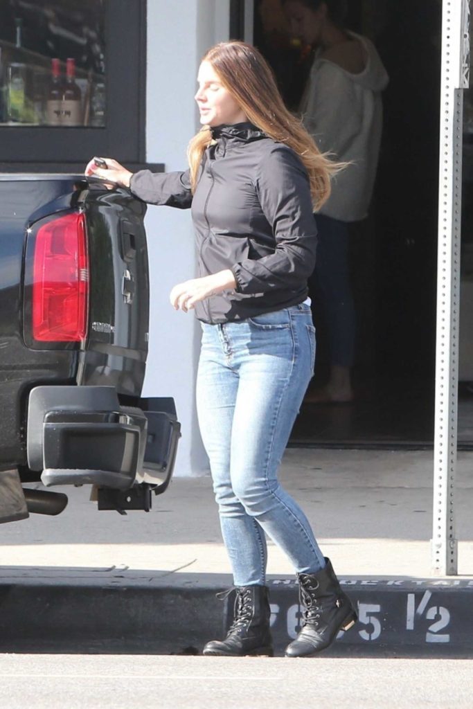Lana Del Rey in a Black Boots