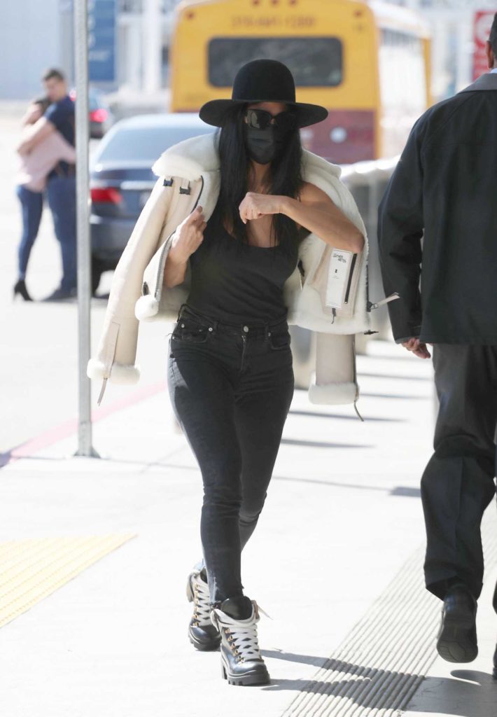 Nicole Scherzinger in a Black Medical Mask