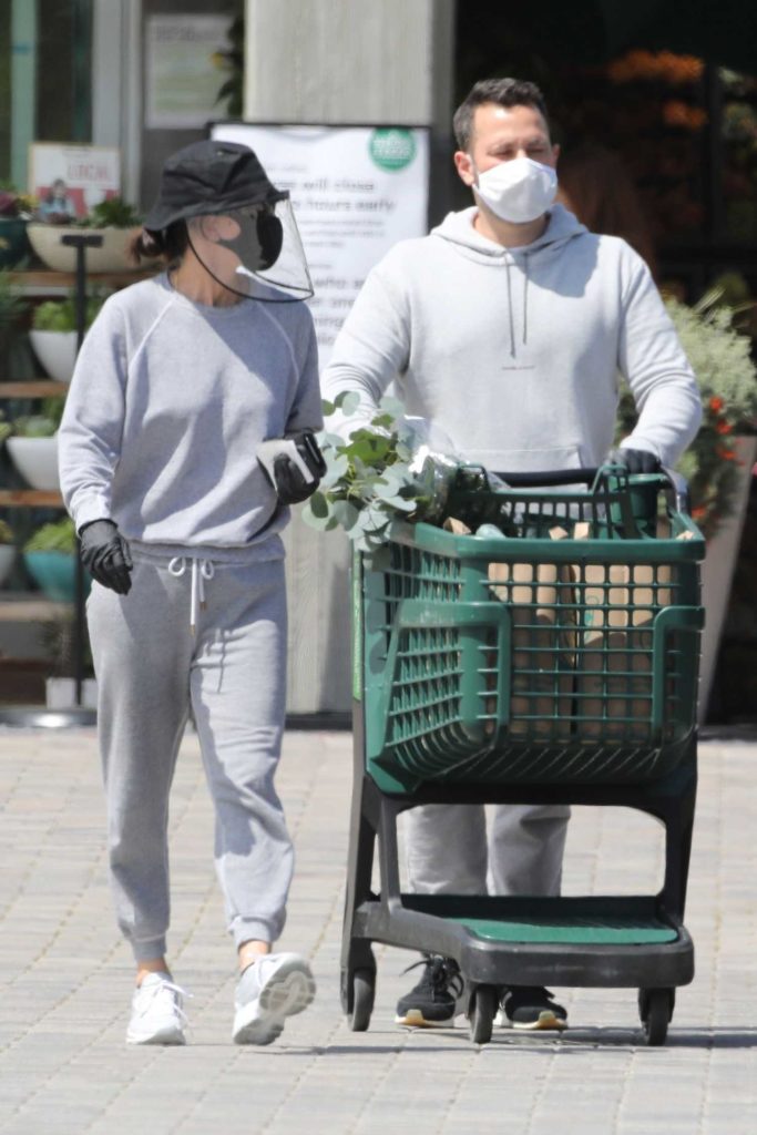 Courteney Cox in a Black Face Mask