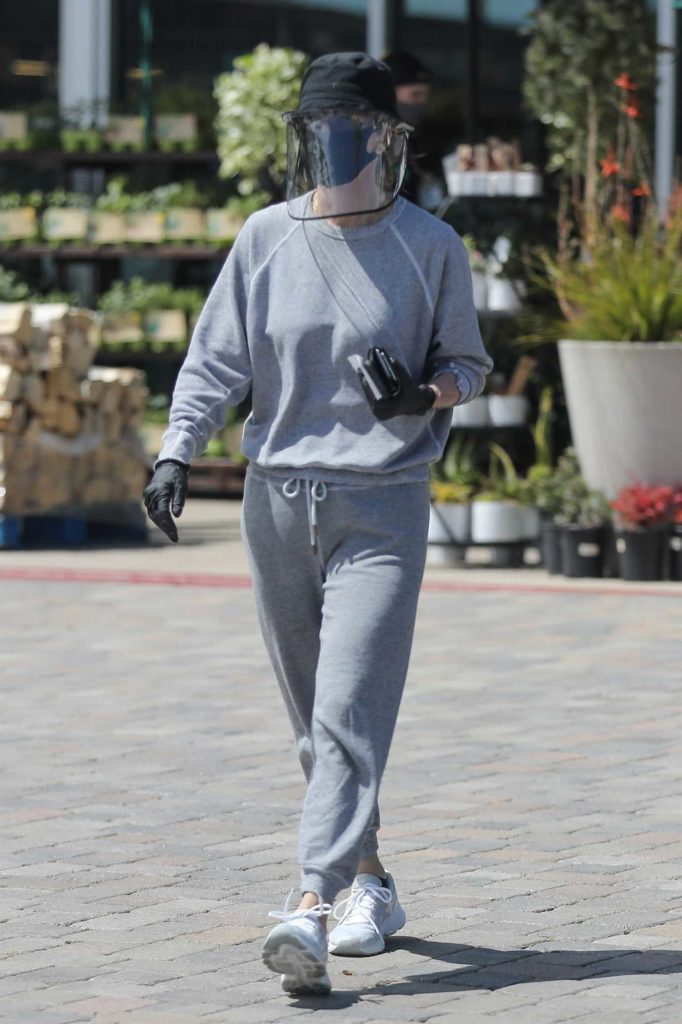 Courteney Cox in a Black Face Mask