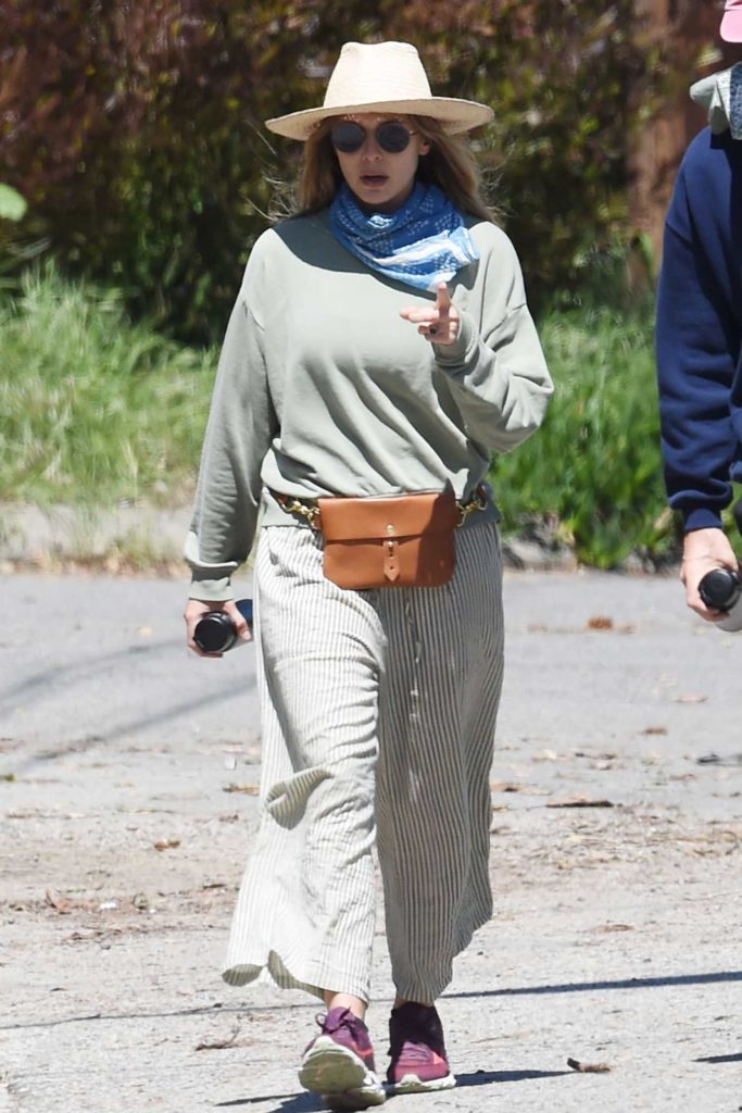 Elizabeth Olsen in a Beige Hat
