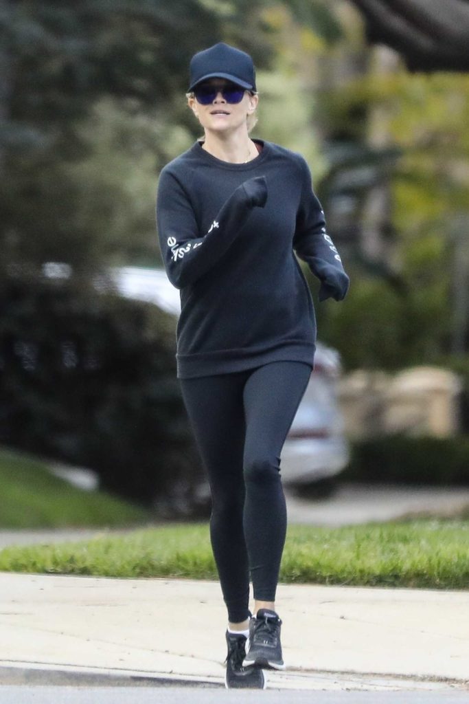 Reese Witherspoon in a Black Sweatshirt