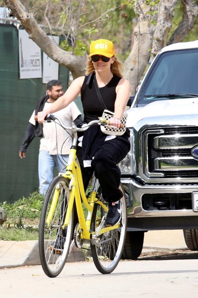 Reese Witherspoon in a Yellow Cap
