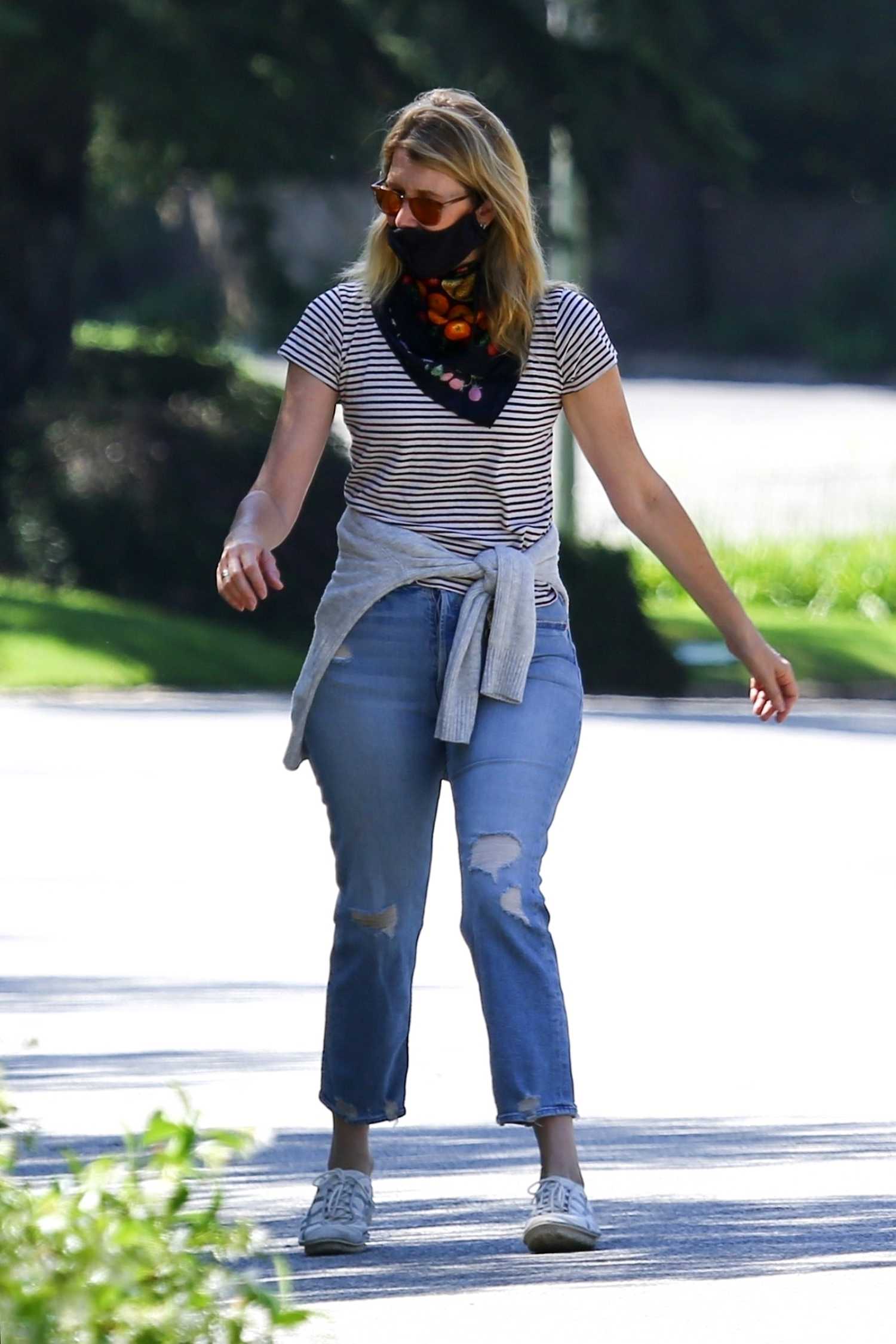 Laura Dern in a Bandana as a Face Mask Was Seen Out in Pacific