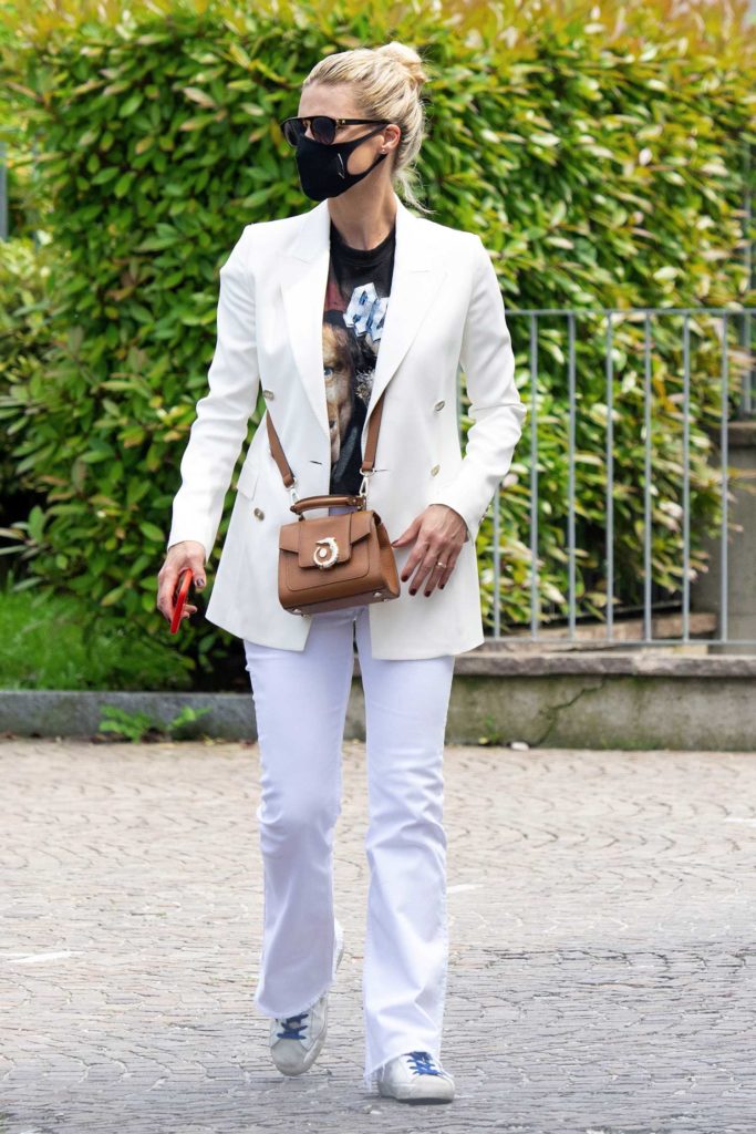 Michelle Hunziker in a White Blazer