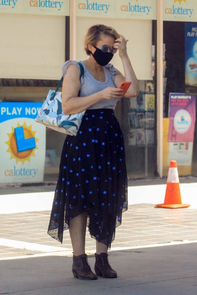 Yeardley Smith in a Black Protective Mask