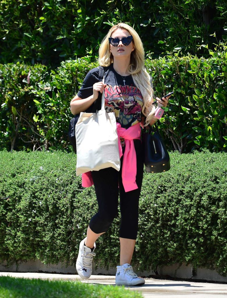 Holly Madison in a Black Tee
