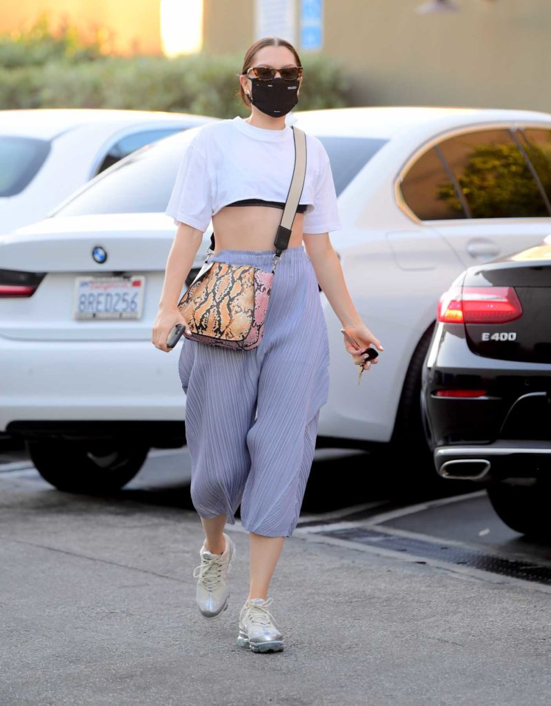 Jessie J in a White Cropped T-Shirt