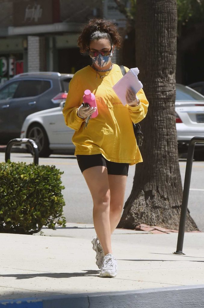 Charli XCX in a Yellow Long Sleeves T-Shirt