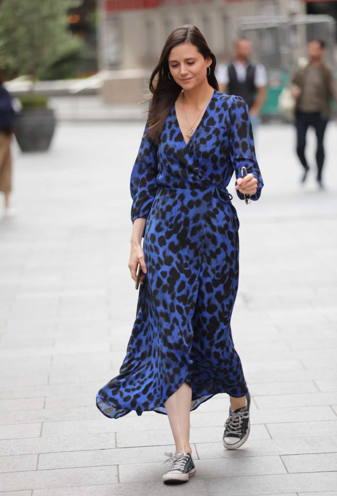 Lilah Parsons in a Blue Animal Print Dress