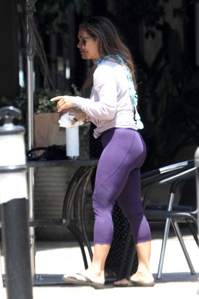Nia Peeples in a Purple Leggings