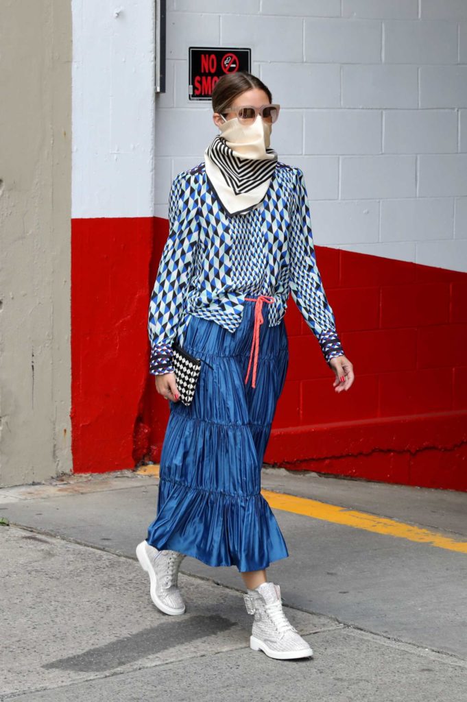 Olivia Palermo in a Beige Bandana as a Face Mask