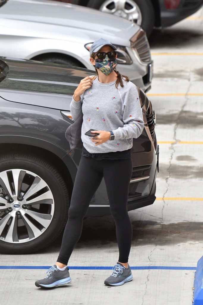 Jennifer Garner in a Gray Cap