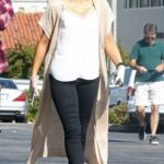 Kate Beckinsale in a Protective Mask Does a Grocery Run Out with Goody Grace in Los Angeles