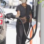 Linda Perry in a Black Tee Stops by a Gas Station in Los Angeles