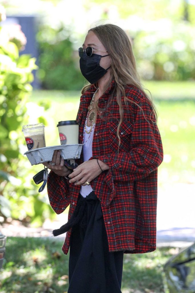 Mary-Kate Olsen in a Black Protective Mask