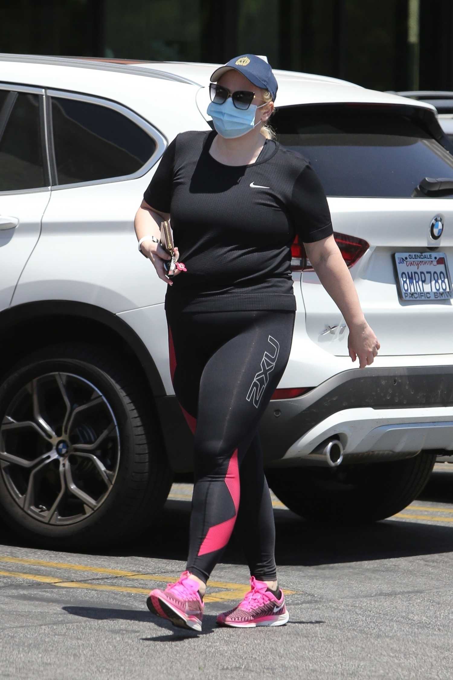 Rebel Wilson in a Black Tee Goes Shopping at Gelson’s Market in Los ...