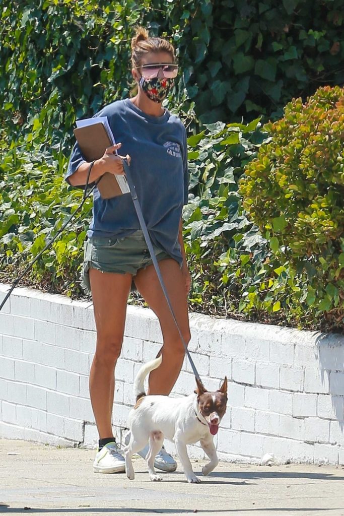 Elisabetta Canalis in a White Sneakers