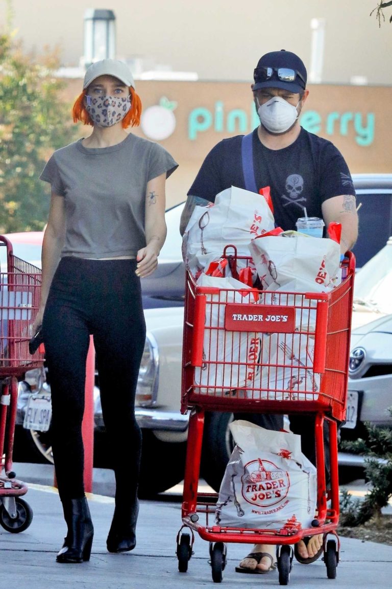 Aree Gearhart in a Black Leggings Stocks Up on Groceries Out with Jack