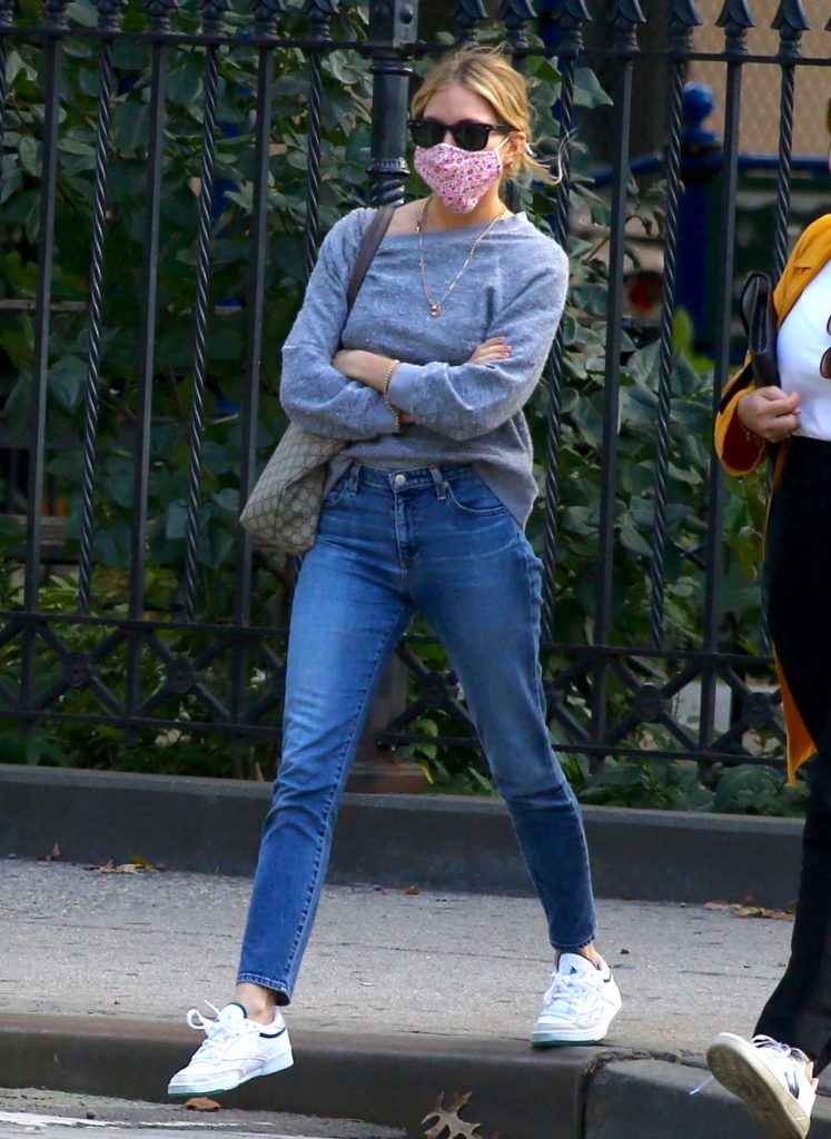 Sienna Miller in a White Sneakers