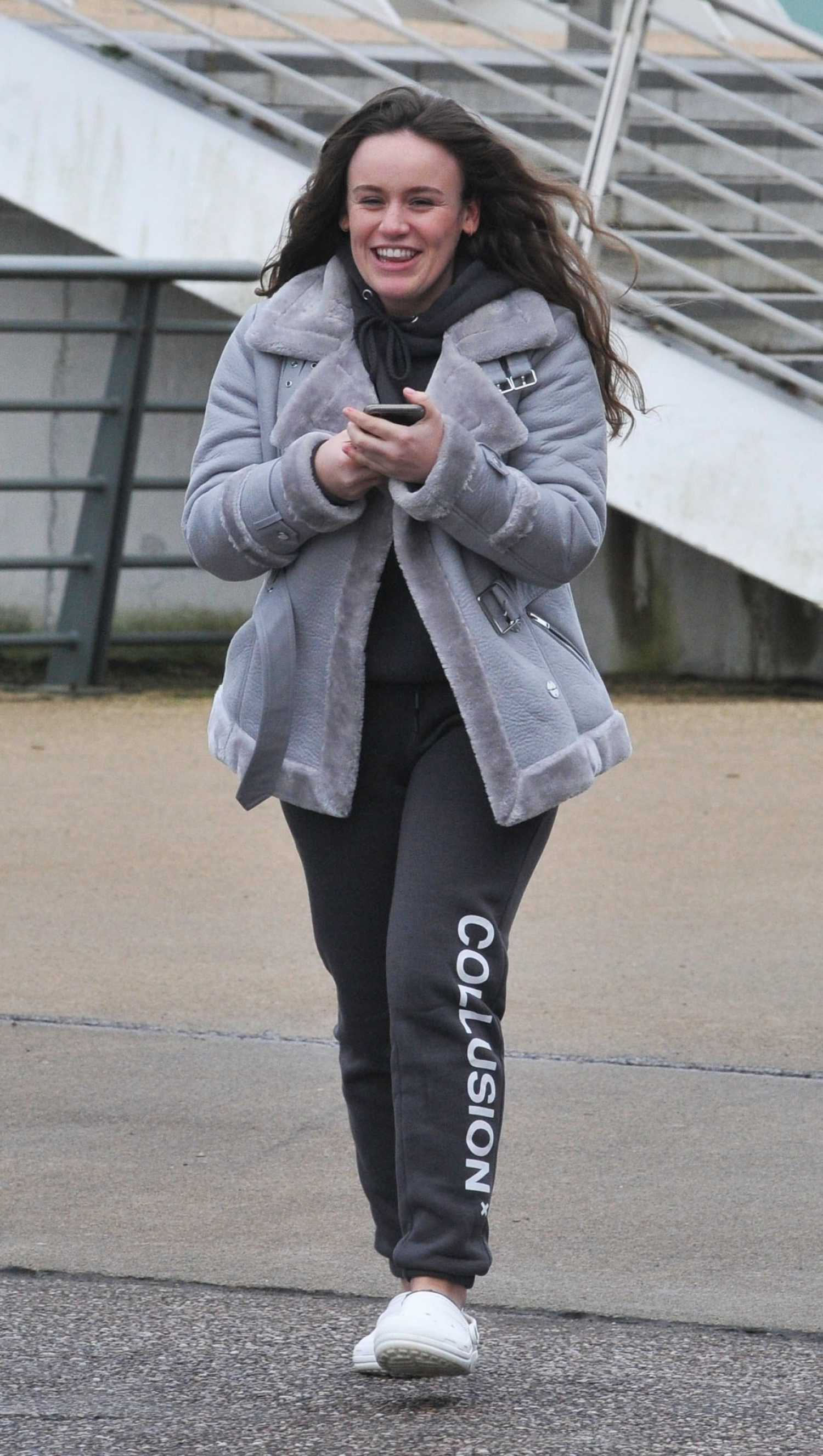 Ellie Leach in a Grey Jacket Was Seen Out in Manchester – Celeb Donut