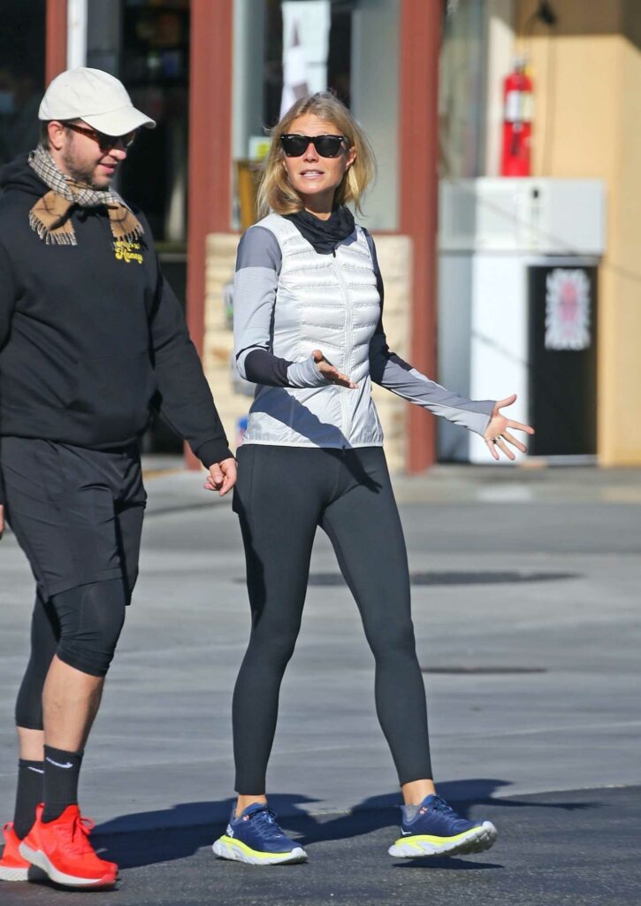 Gwyneth Paltrow in a Black Leggings