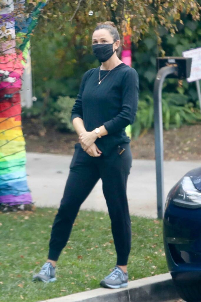 Jennifer Garner in a Black Protective Mask