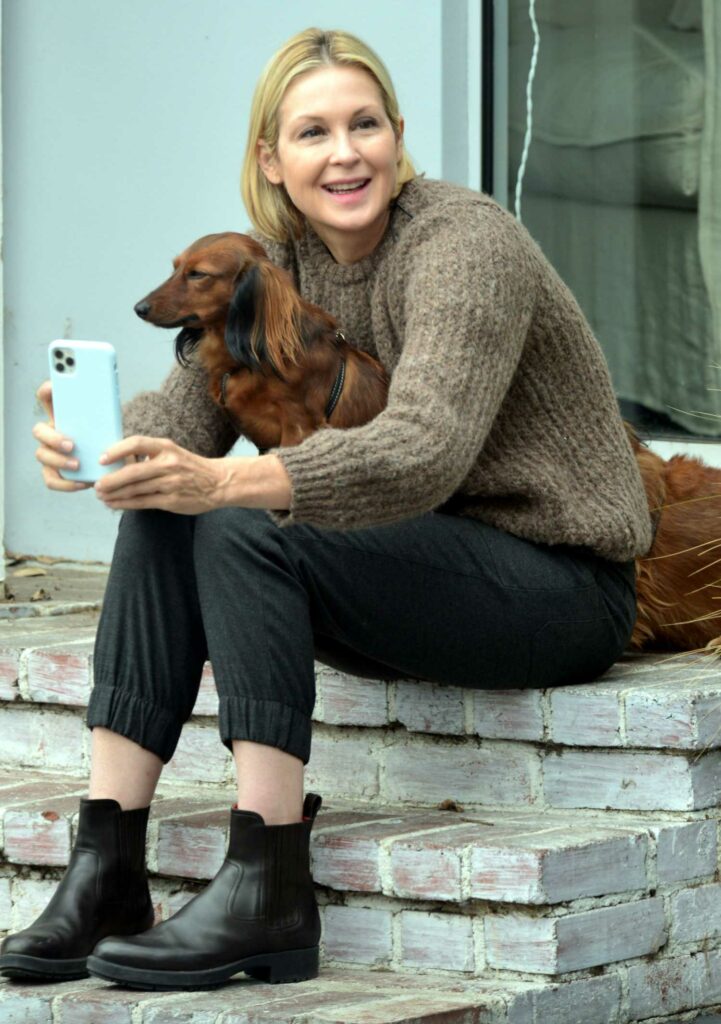Kelly Rutherford in a Brown Sweater