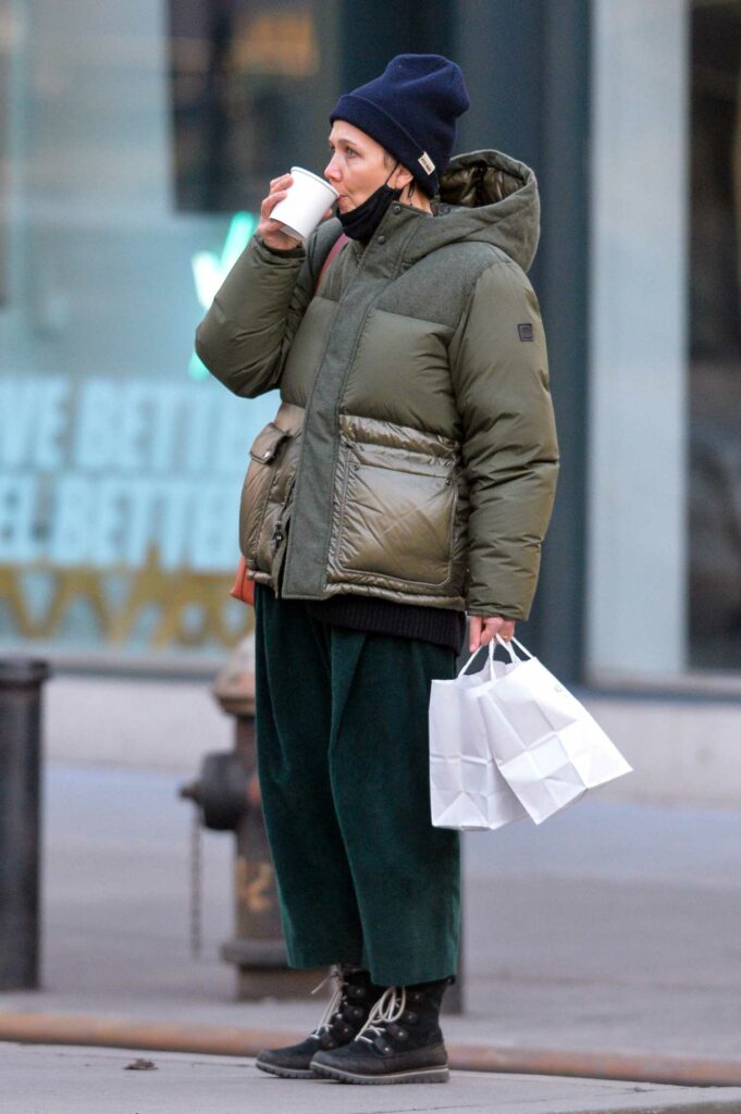 Maggie Gyllenhaal in a Blue Knit Hat