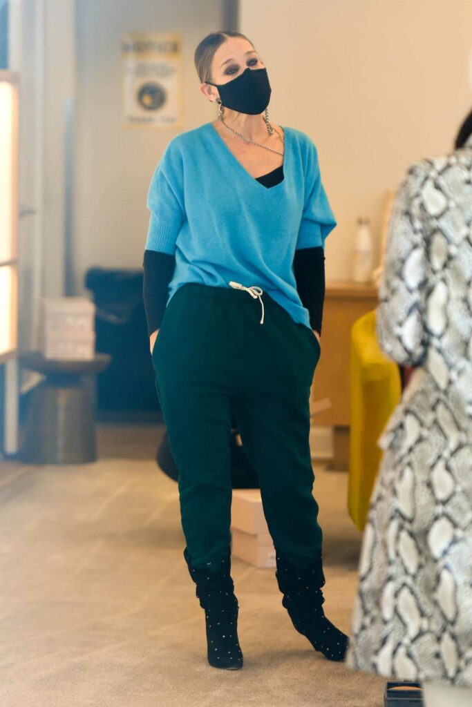 Sarah Jessica Parker in a Green Sweatpants