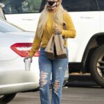 Tori Spelling in a Blue Ripped Jeans Was Seen Out in Calabasas