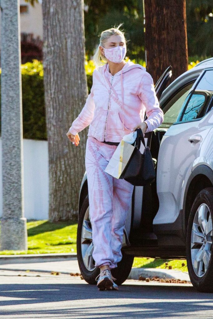 Amanda Kloots in a Pink Sweatsuit