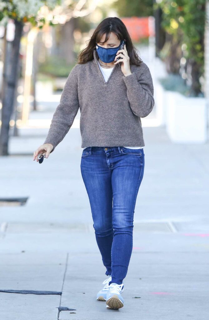 Jennifer Garner in a Blue Sneakers
