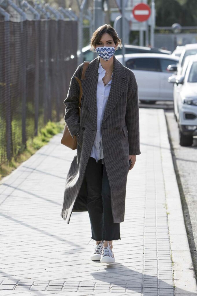 Sara Carbonero in a Grey Coat