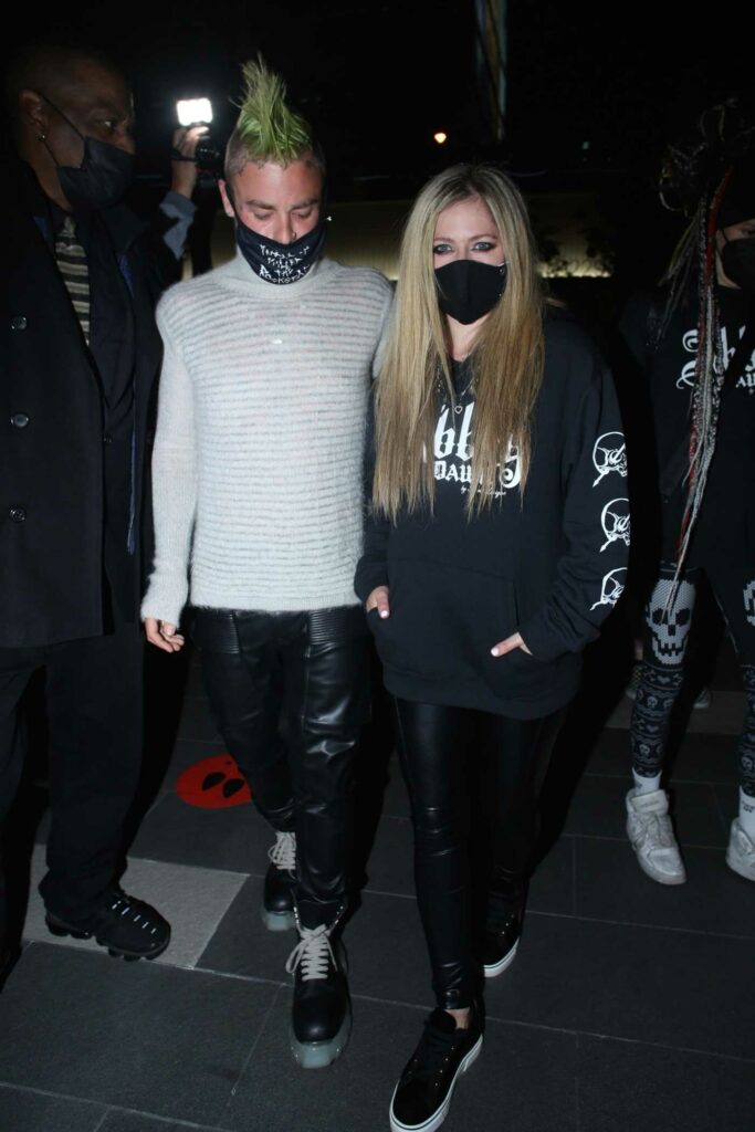 Avril Lavigne In A Black Outfit Arrives At Boa Steakhouse With Mod Sun For A Dinner In West 