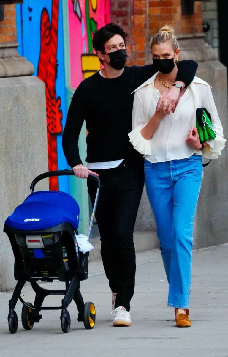 Karlie Kloss in a White Blouse Was Seen Out with Joshua Kushner and
