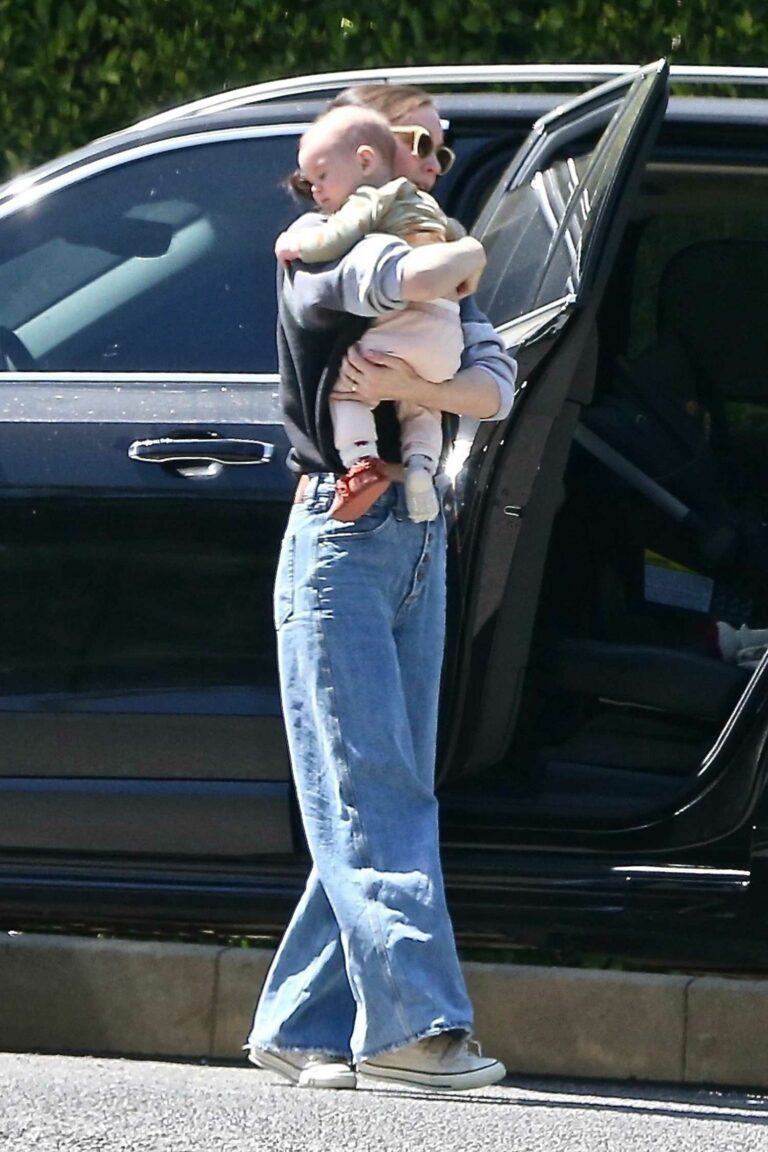 Rooney Mara in a Blue Jeans Arrives at Her Sister’s House with Her Baby