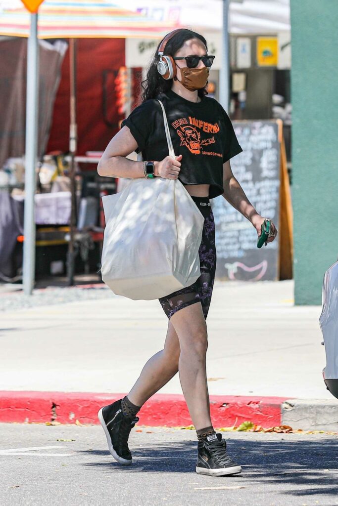 Rumer Willis in a Black Cropped T-Shirt