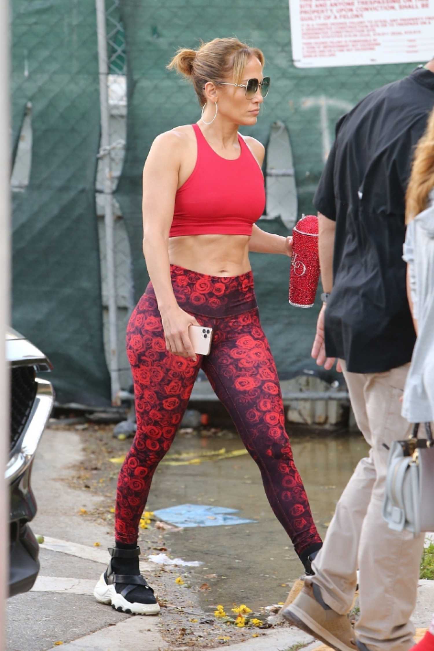 Jennifer Lopez in a Red Sports Bra Heads to the Gym in Miami – Celeb Donut