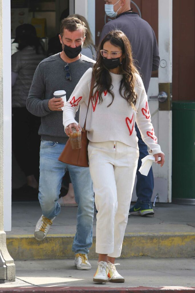 Jordana Brewster in a White Pants