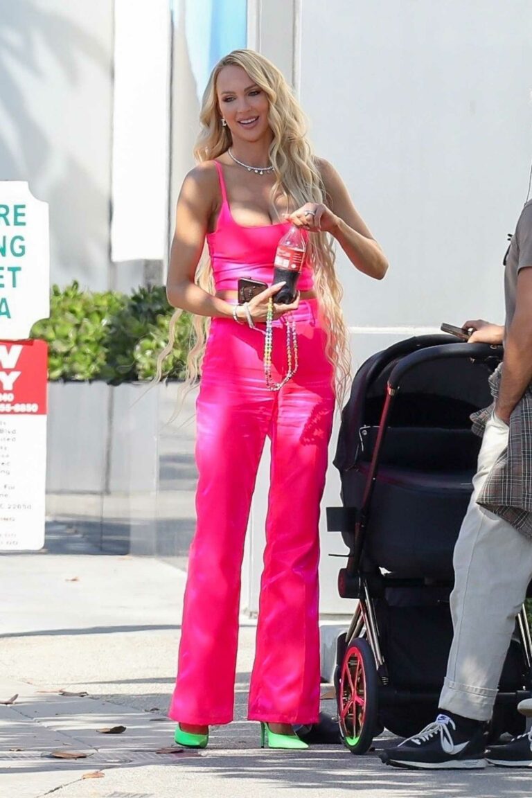 Christine Quinn in a Pink Outfit Films a Scene for Her TV Show Selling